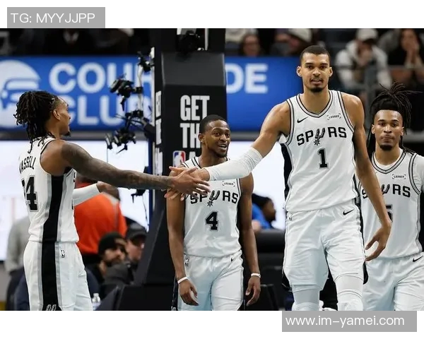 马刺季前赛全胜福克斯因伤缺席球队依然表现出色